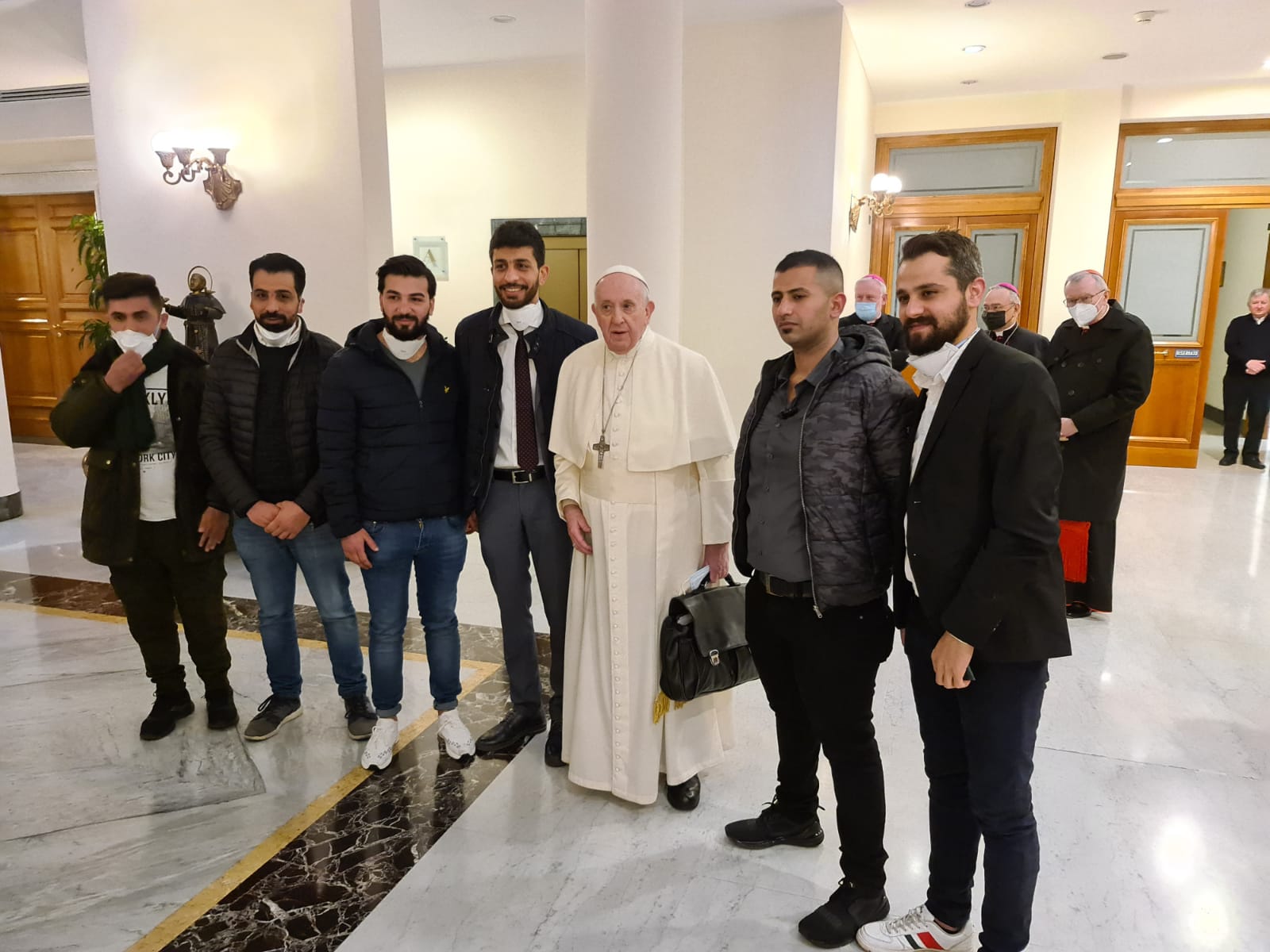 AgenSir: Il Papa incontra un gruppo di ragazzi iracheni prima della partenza per l'Iraq