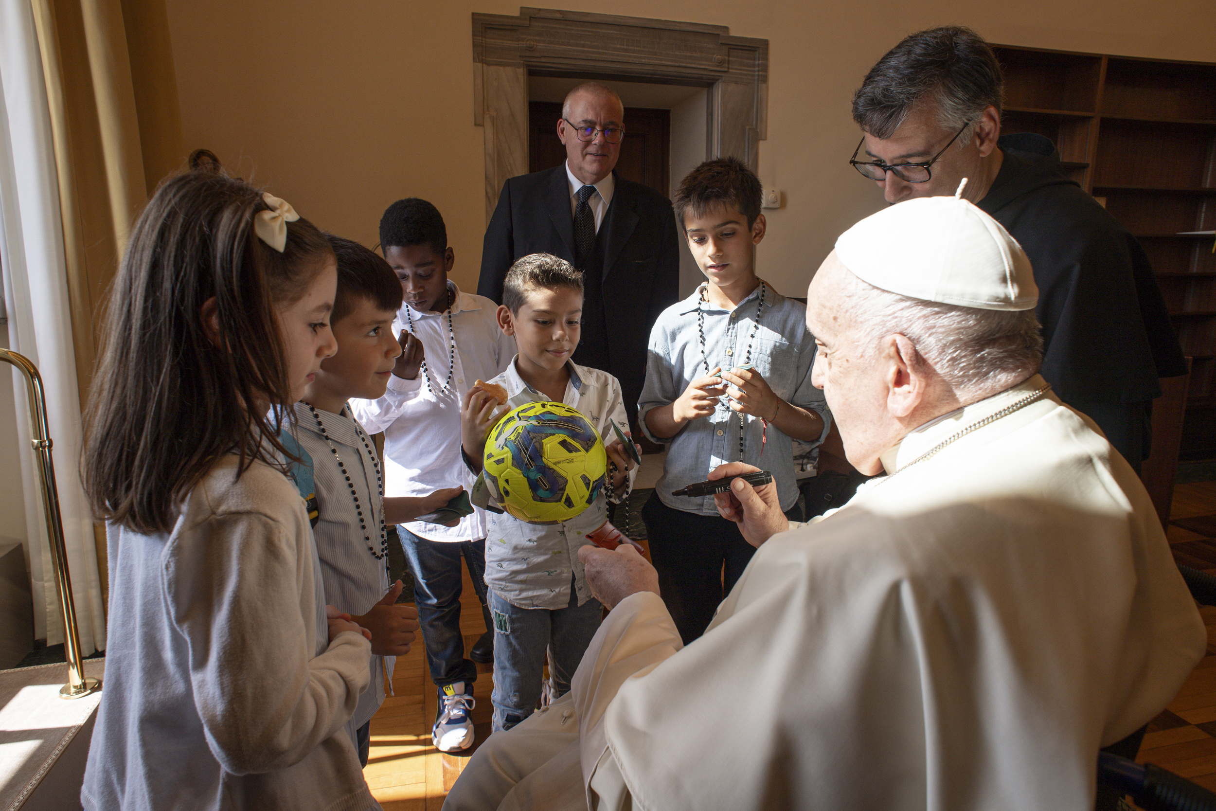 Il Sole 24 Ore: i bambini in dialogo con il Papa, per un futuro migliore