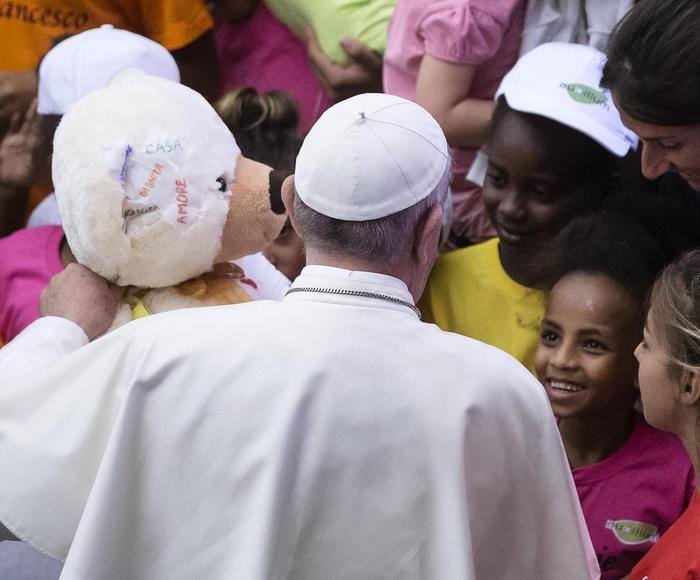 I bambini di Auxilium in udienza del Papa