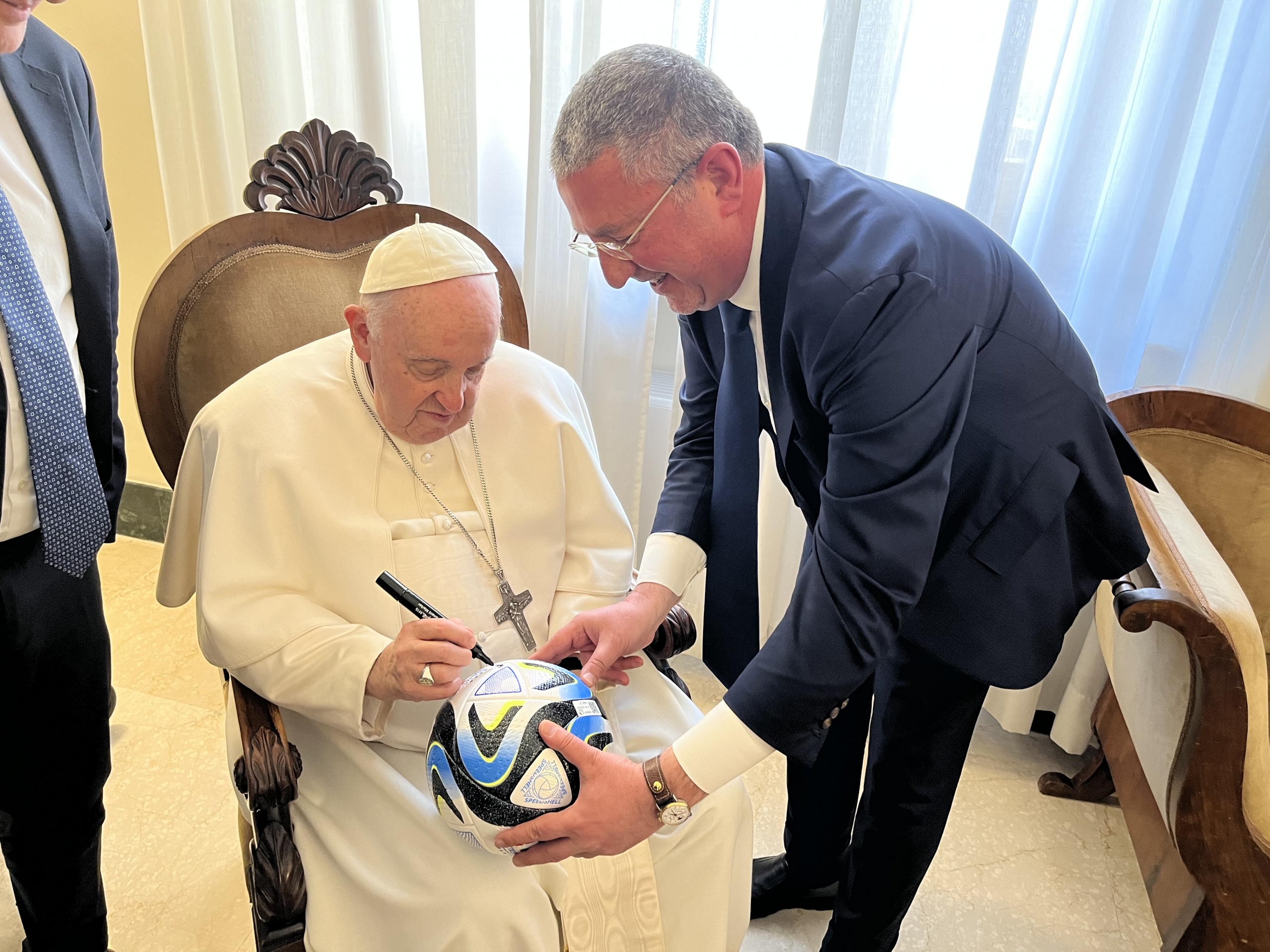 La Nuova del Sud, il messaggio dei bimbi ucraini commuove Papa Francesco