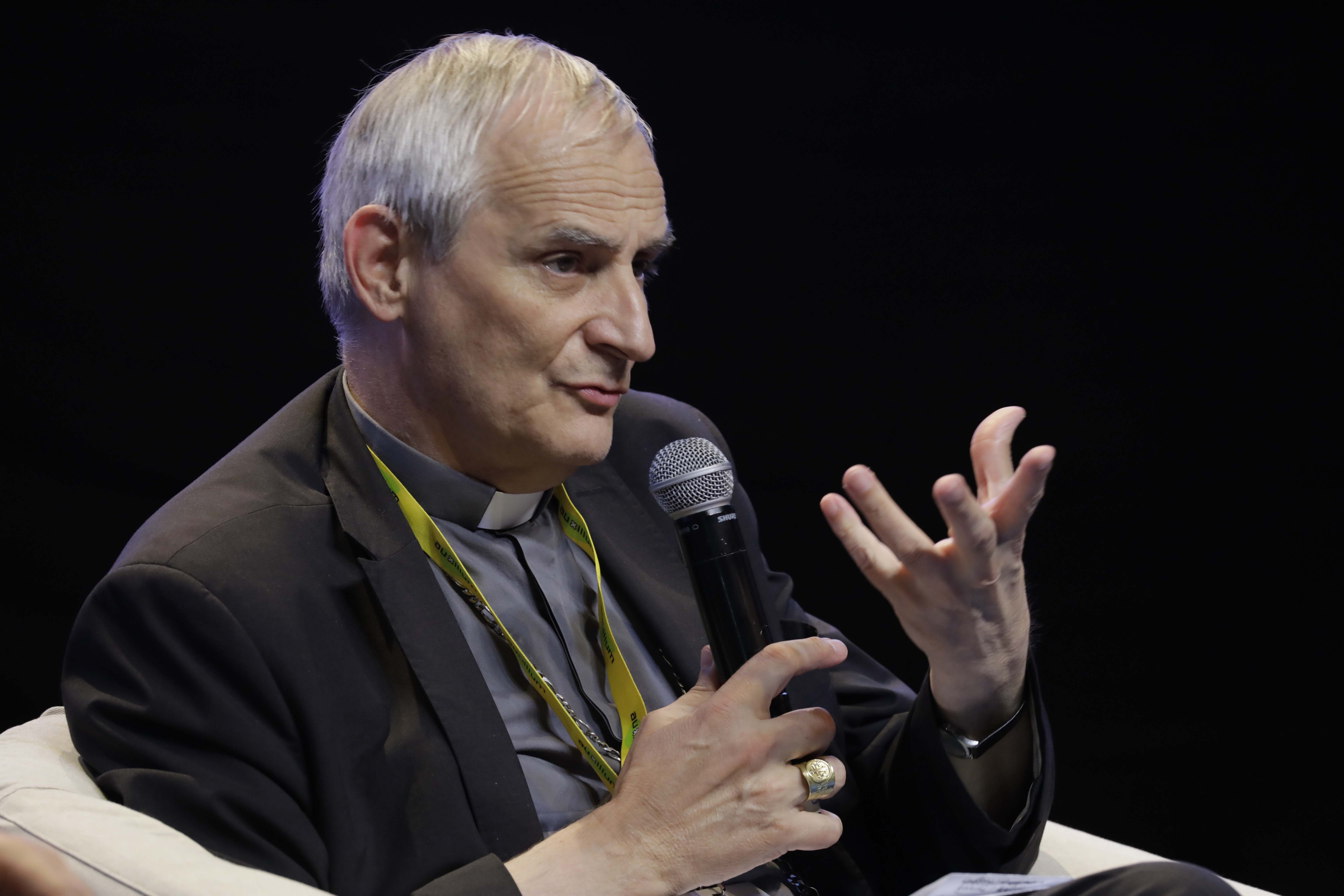 Il cardinale Zuppi alla Festa di Avvenire: "Siamo tutti sulla stessa barca, il benessere non basta per vivere da sani in un mondo malato”